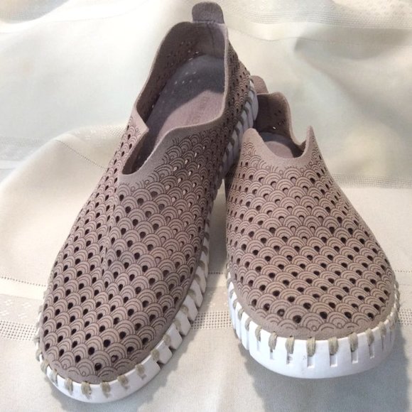 Ilse Jacobsen Shoes - Ilse Jacobsen Tulip-style slip-on tan suede-like shoes women size 8.5